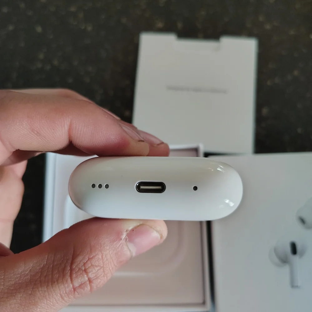 Apple White AirPods Pro Wireless Earbuds with Charging Case